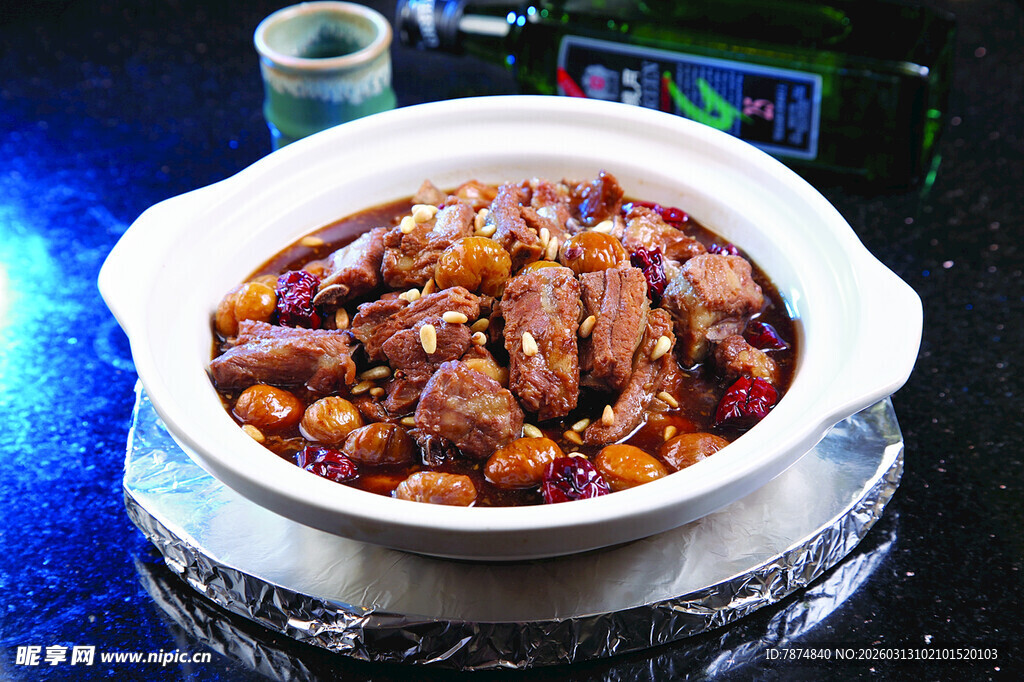 美味红烧排骨砂锅大餐