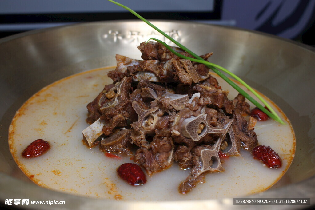 美味手撕羊肉摆盘精致