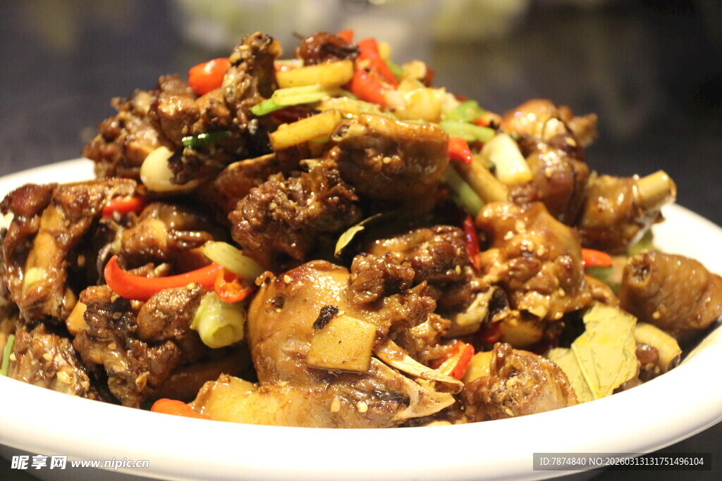 美味香辣炒鸡块