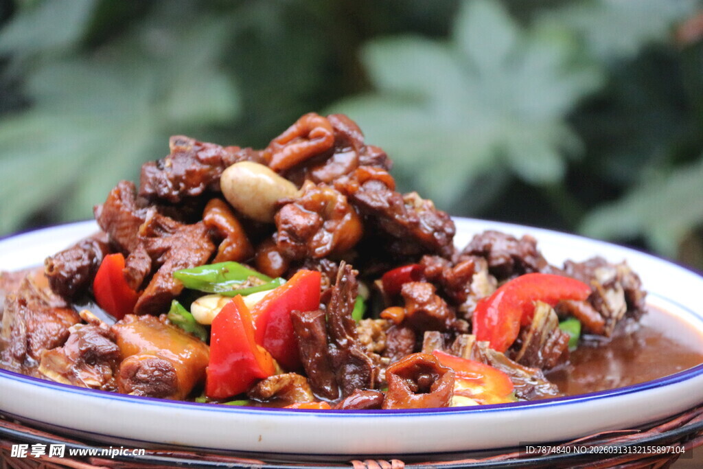 美味香辣炒兔肉