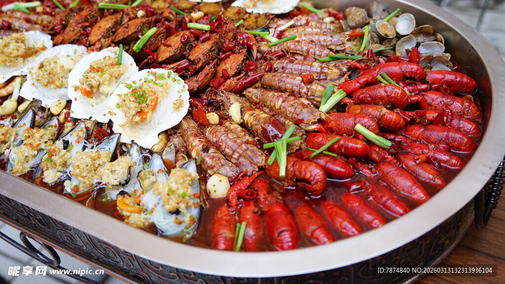 丰盛美味的海鲜烧烤拼盘