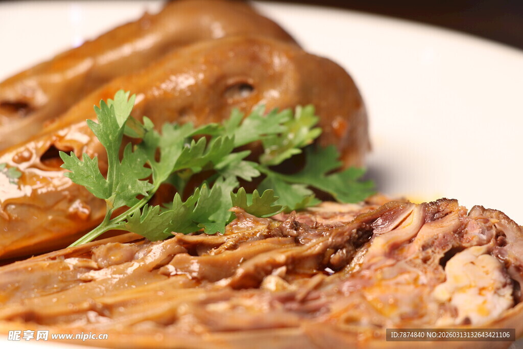 卤味鸭头 鲜香诱人