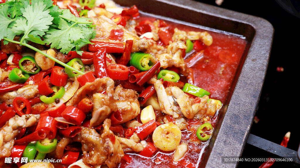 香辣美味的特色炒肉拼盘