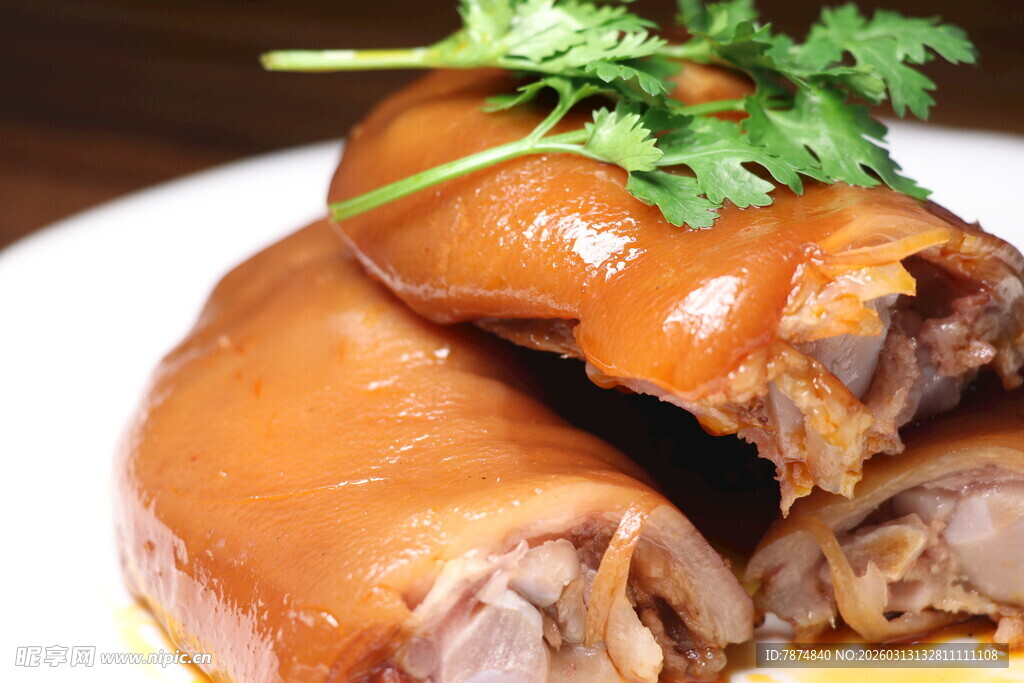 卤香猪蹄 诱人美味