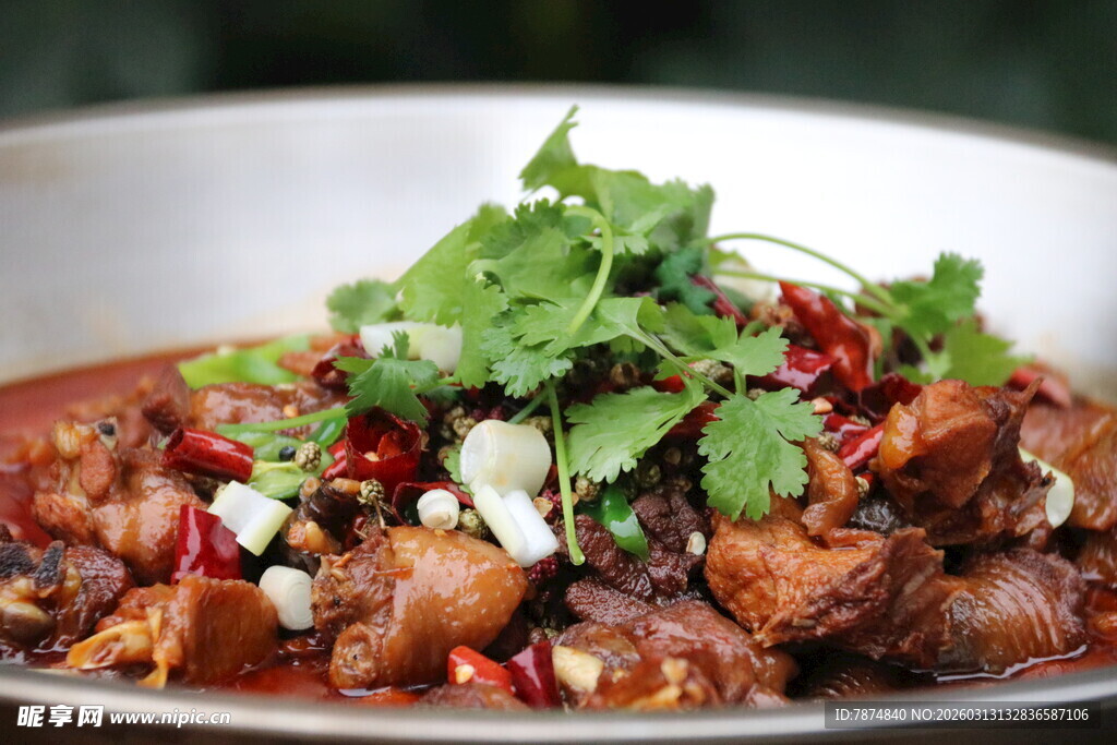 香辣美味的特色红烧鸡块