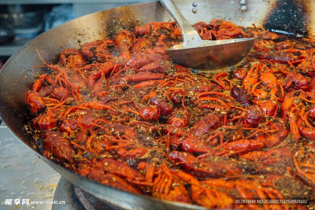 大锅烹制的美味辣椒料理