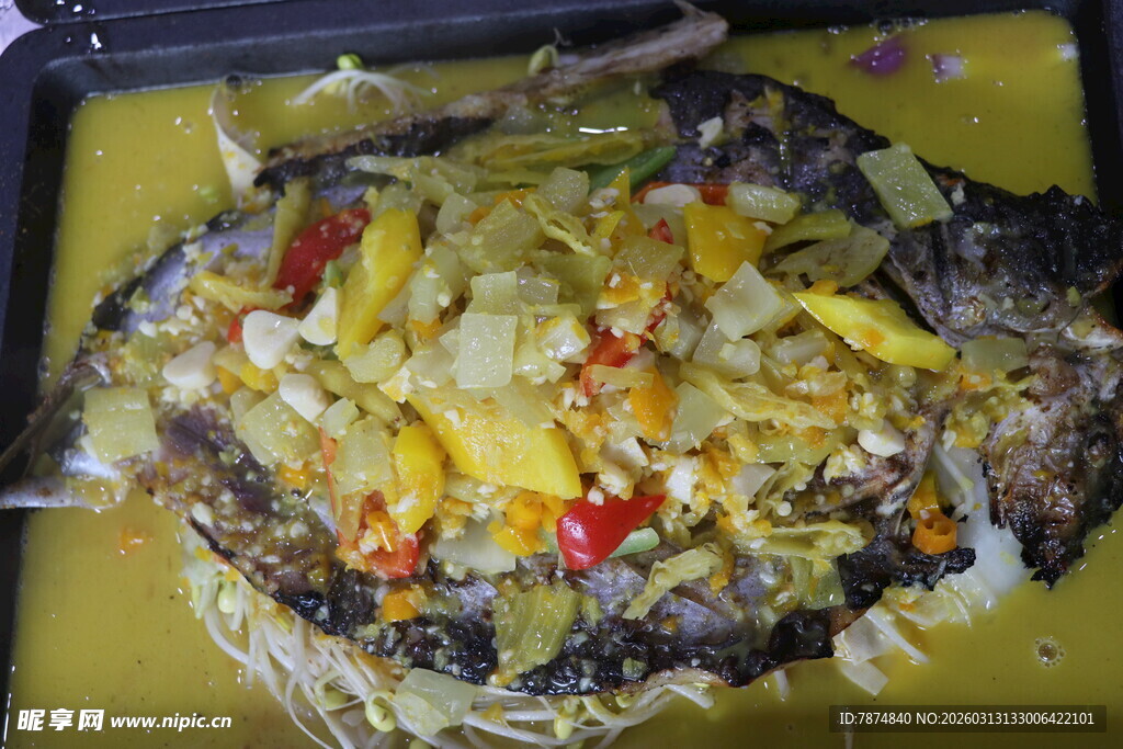 菠萝烤鱼美食诱人呈现