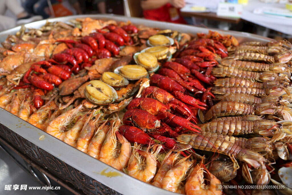 丰富多样的海鲜烧烤拼盘