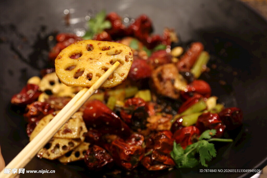 麻辣鲜香的特色炒藕片