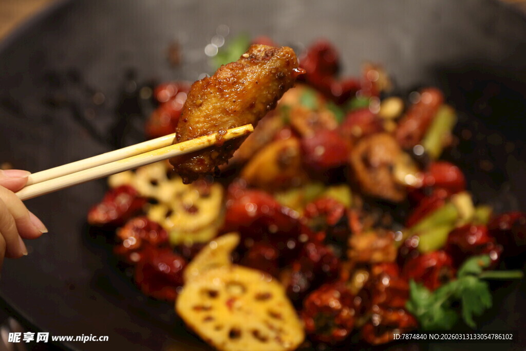 香辣美味干锅食材诱人