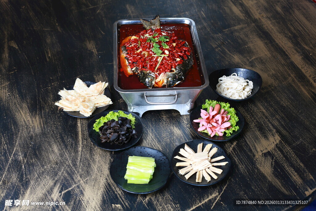 精致火锅食材与多样配菜