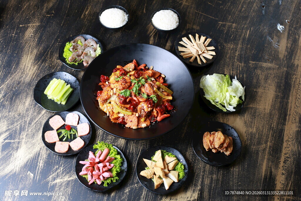 丰盛中式菜肴摆盘展示