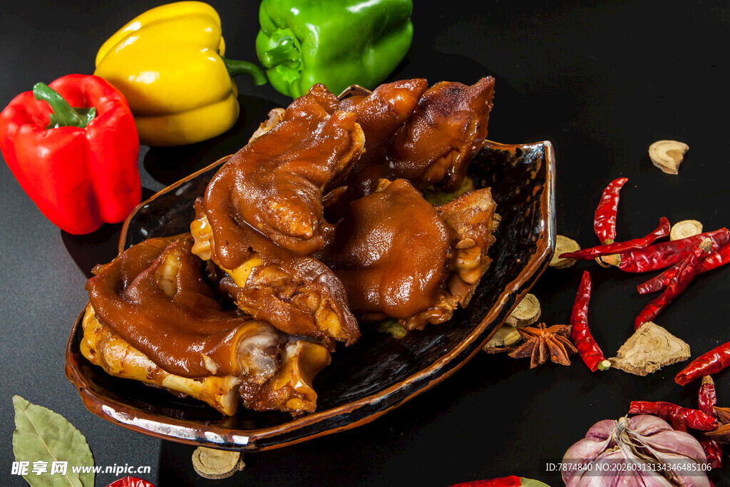 美味卤猪蹄搭配多彩配菜