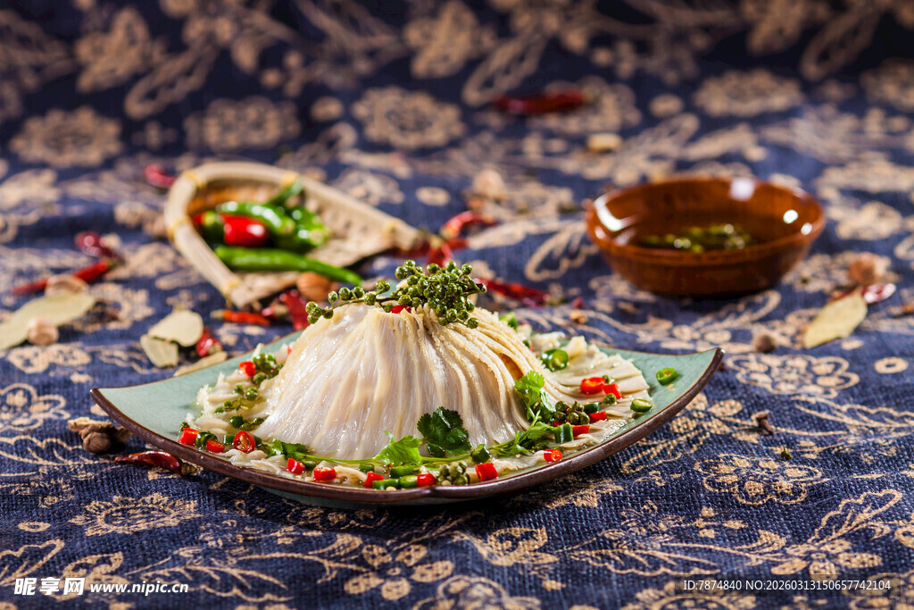 精致摆盘的特色风味美食