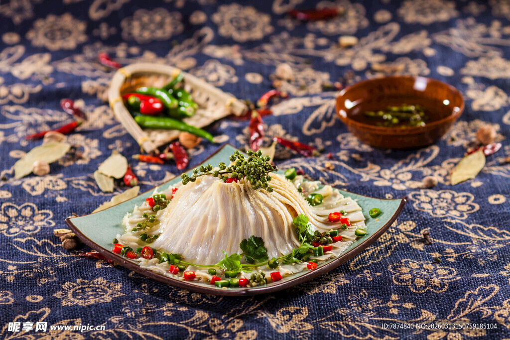 精美摆盘的特色中式菜肴