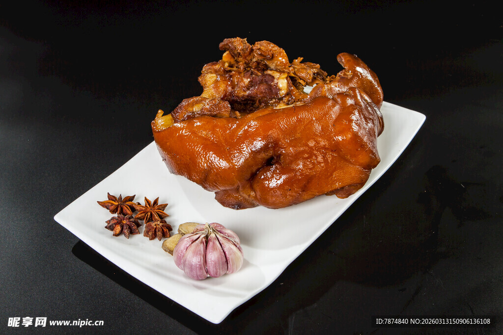 美味卤猪蹄摆盘精致