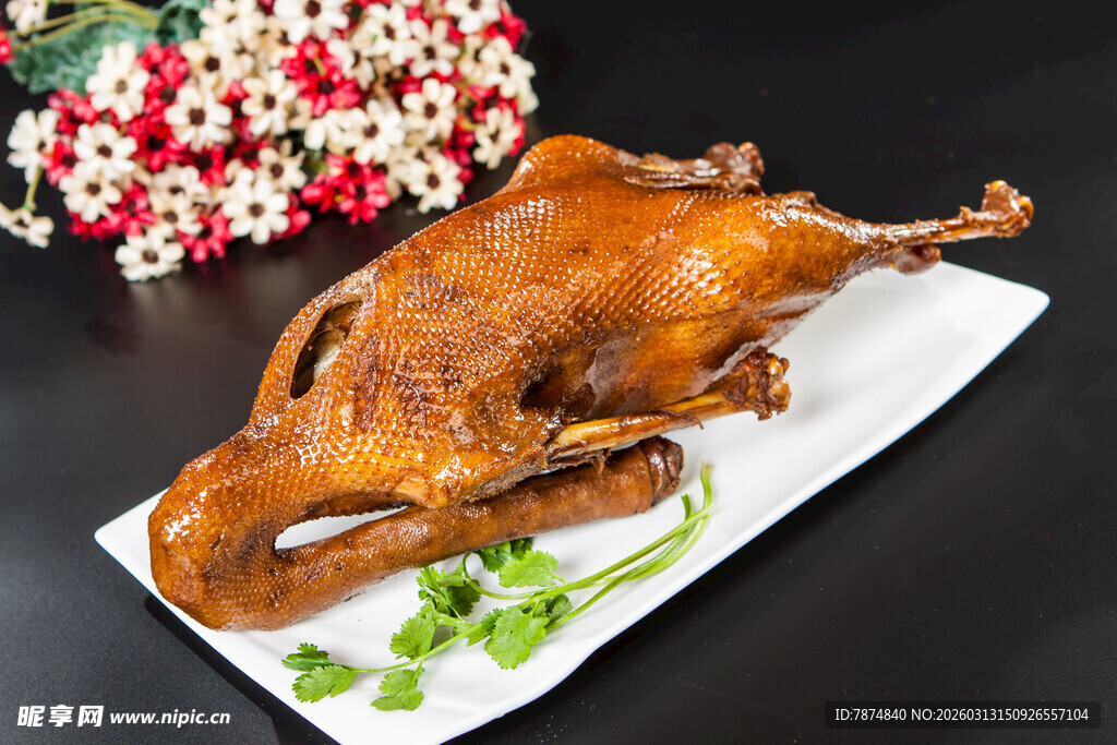 美味烤鸭摆盘精致