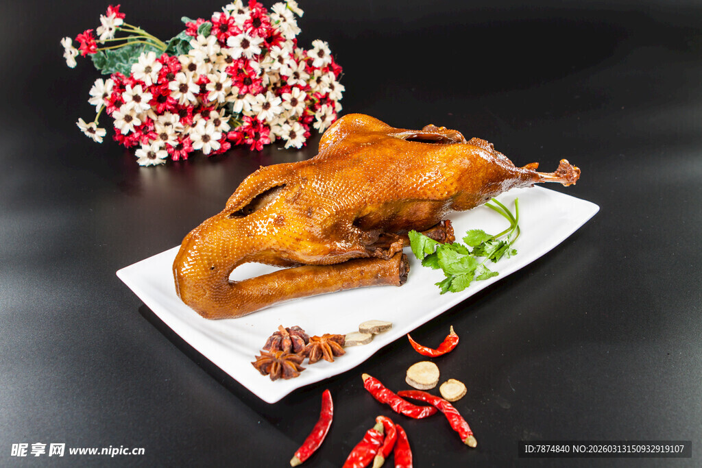 美味烤鸭摆盘精美