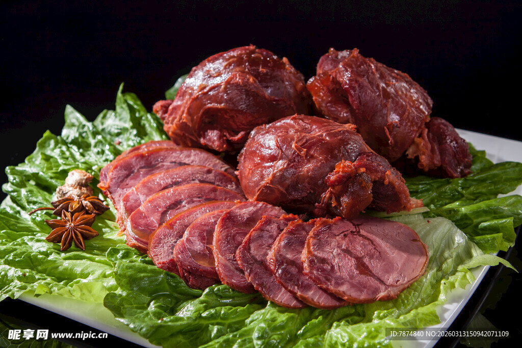 美味酱牛肉切片摆盘