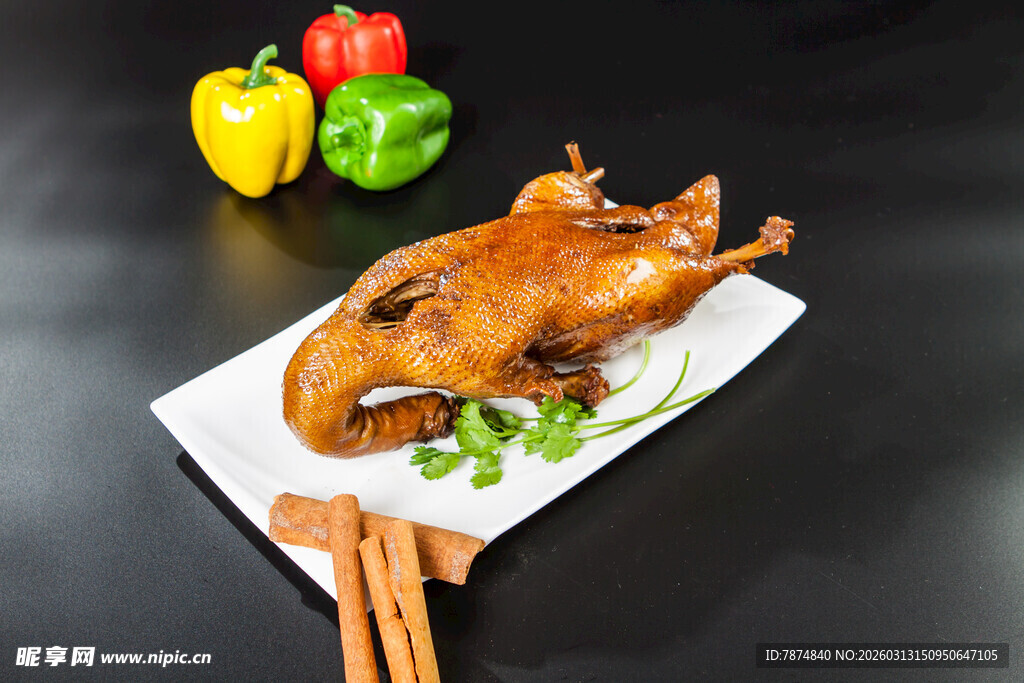 美味烤鸭摆盘展示