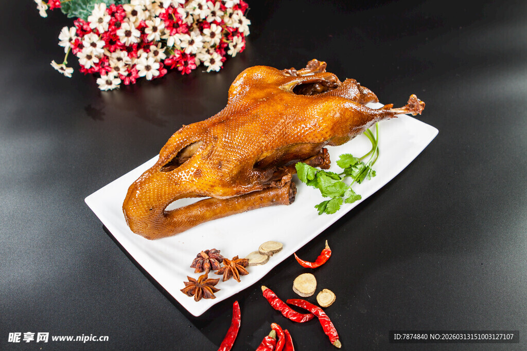 美味烤鸭摆盘精致诱人