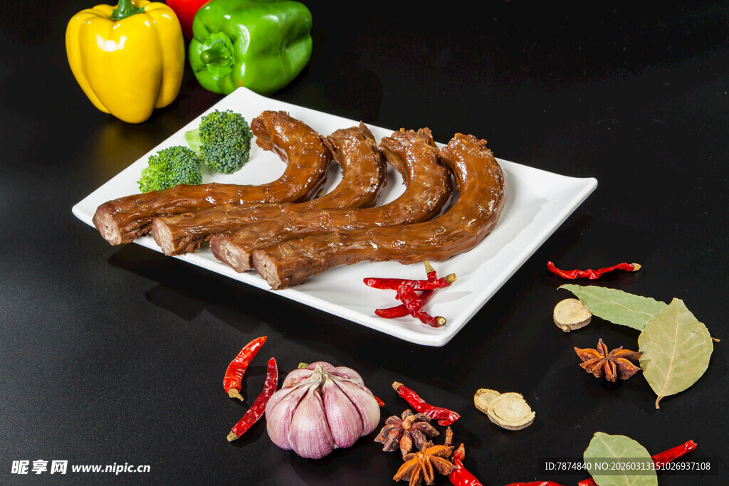 美味卤鸭脖 鲜香诱人