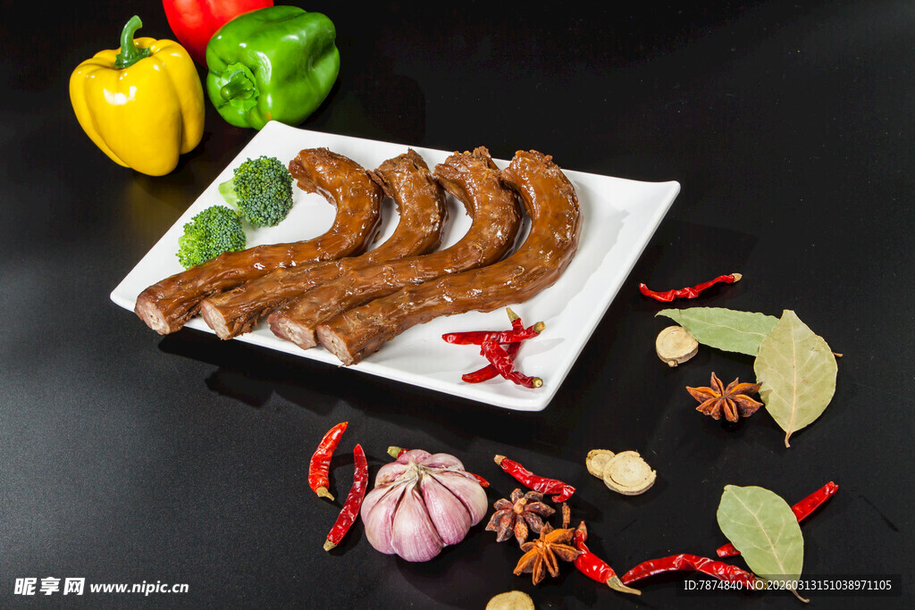 美味卤鸭脖 配料丰富