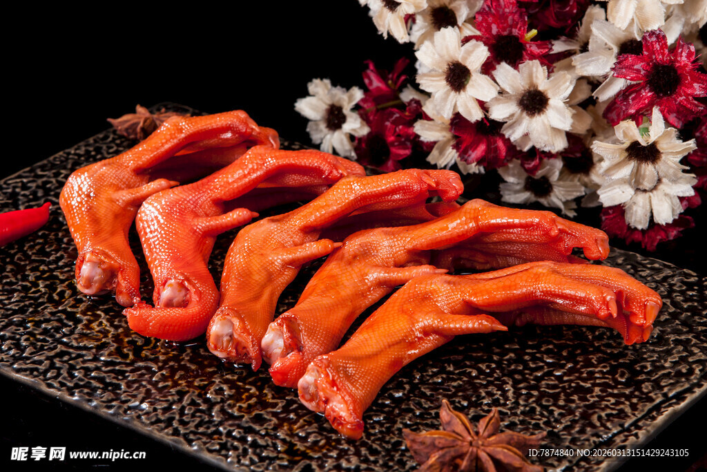 美味酱卤鸭掌摆盘精致