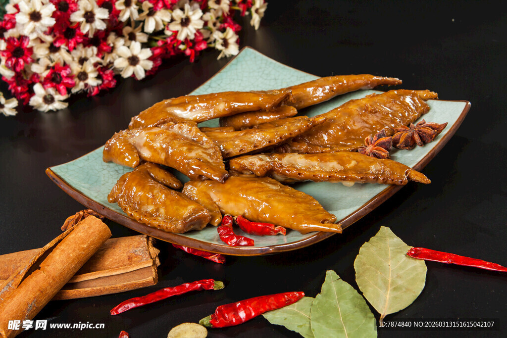 美味卤鸡翅尖摆拍展示