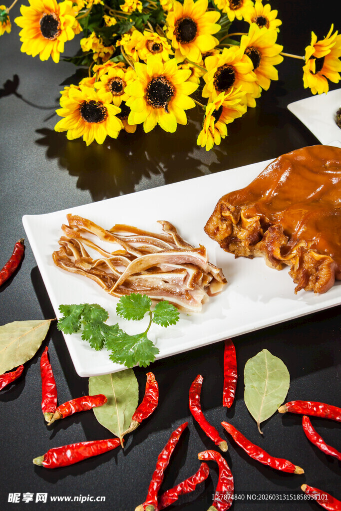 美味卤味配鲜艳向日葵