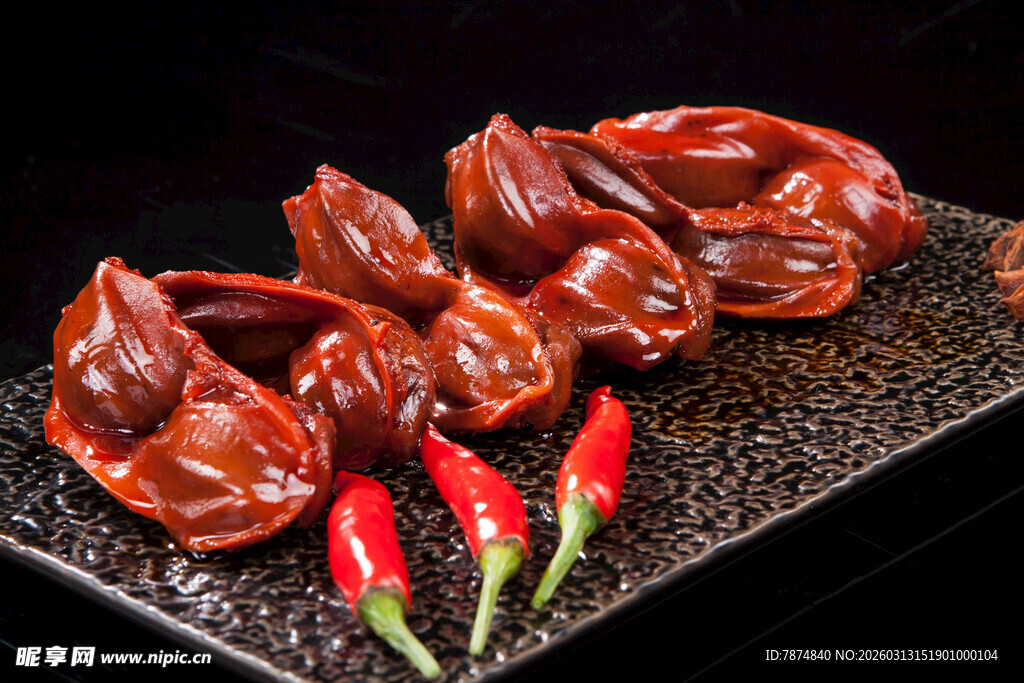 卤鸭胗配辣椒 色泽诱人