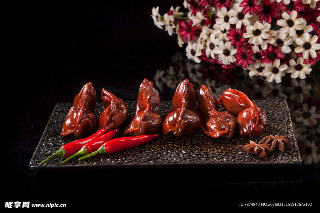 美味卤味鸭货摆拍展示