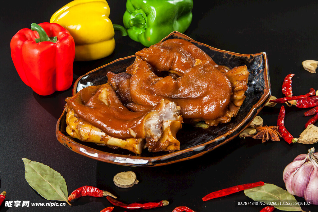 美味卤猪蹄 鲜香诱人