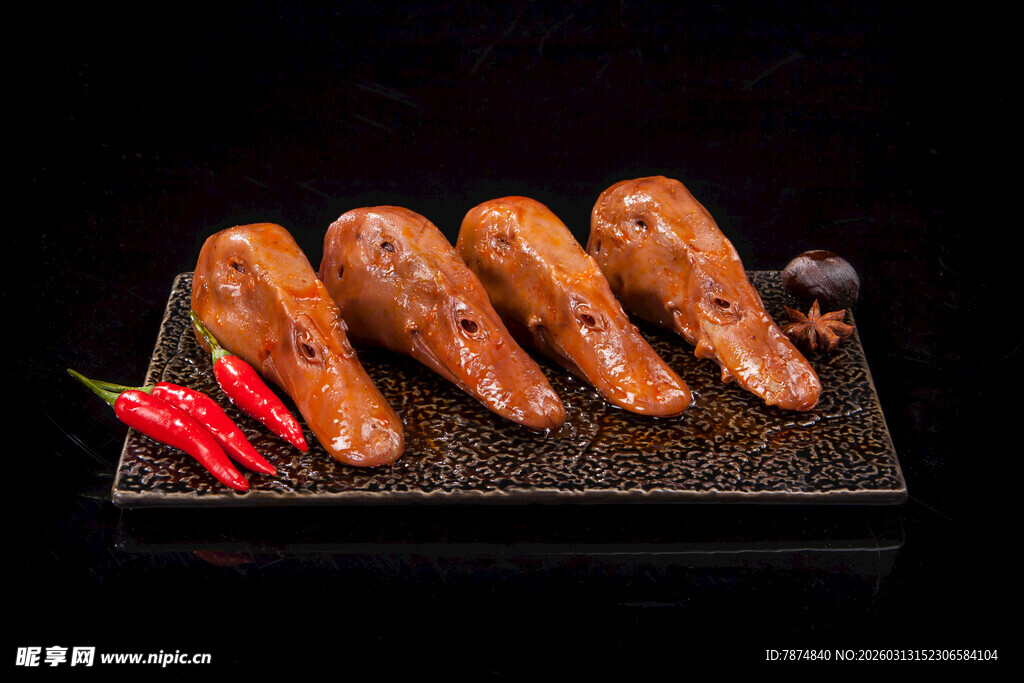 美味卤鸭头 诱人色泽