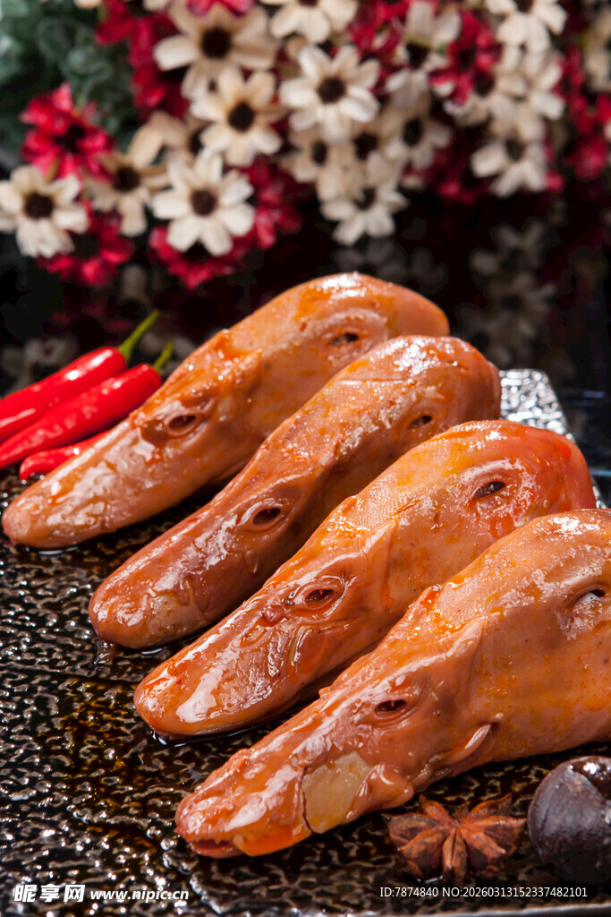 美味卤鸭头 诱人香气四溢