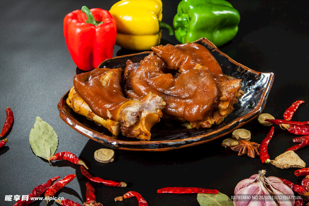 美味卤猪蹄 诱人香料相伴