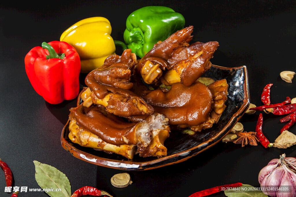 美味卤猪蹄搭配多彩蔬菜