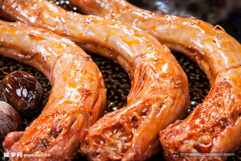 美味卤制鸭脖特写