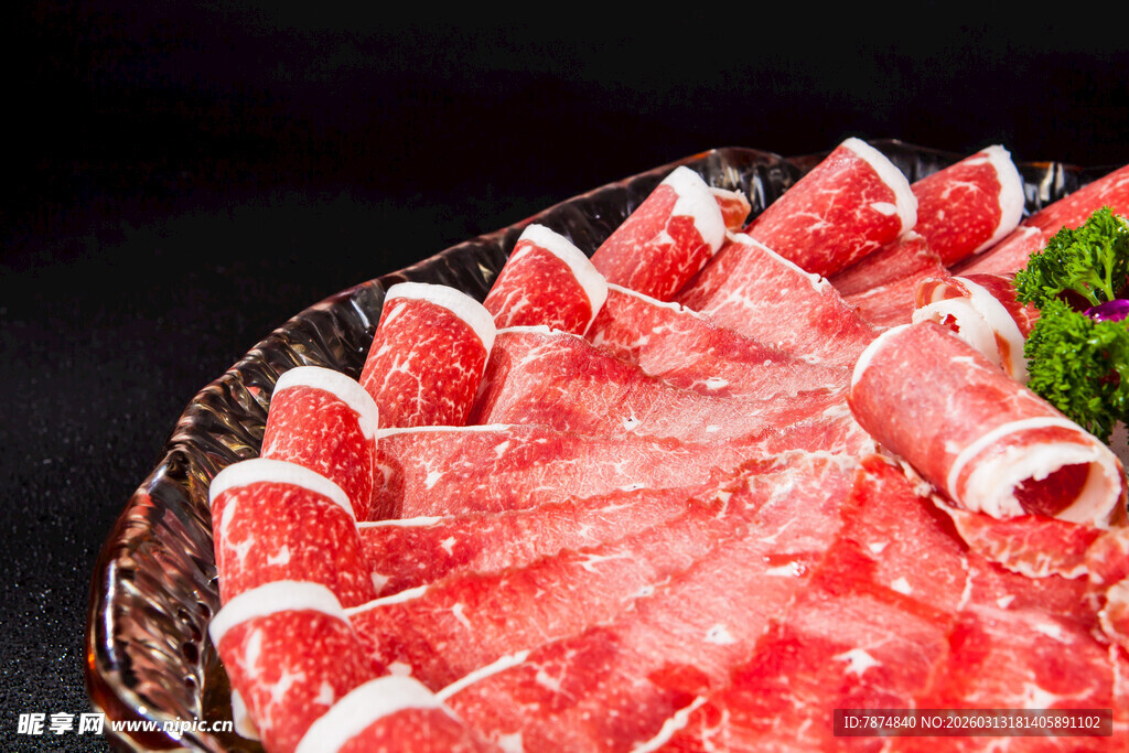 新鲜美味的牛肉卷拼盘