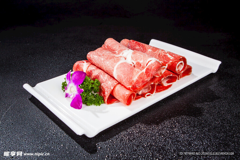 鲜切肥牛卷 摆盘精致诱人