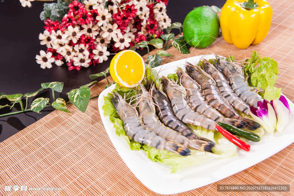 新鲜大虾摆盘 色彩诱人