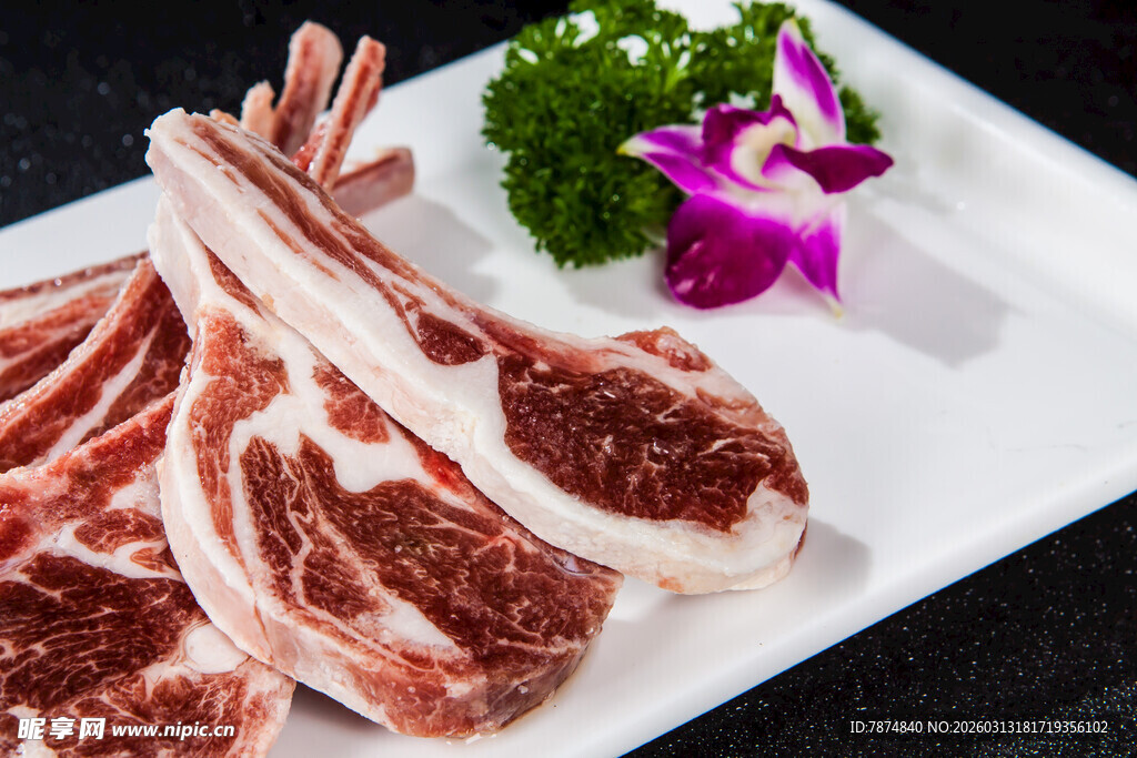 新鲜羊排摆盘精致