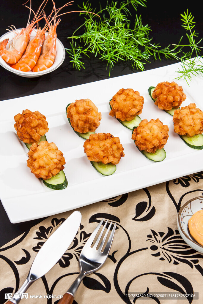 美味虾仁蔬菜饼摆盘精致