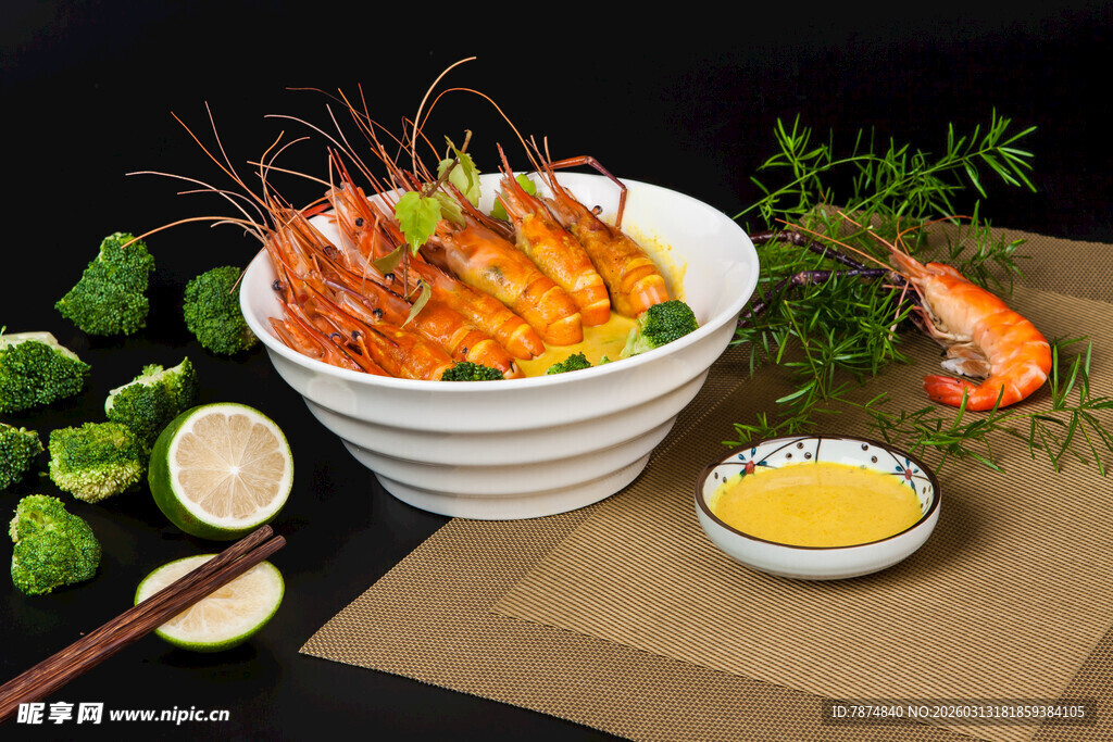 美味鲜虾盖饭 配菜精致