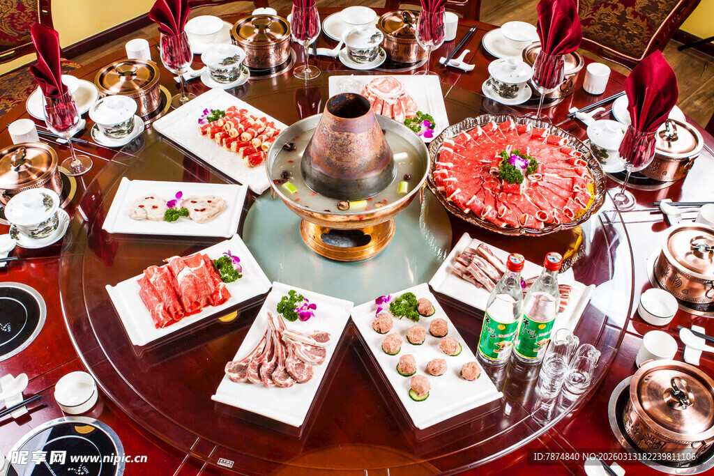 丰盛节日甜点桌