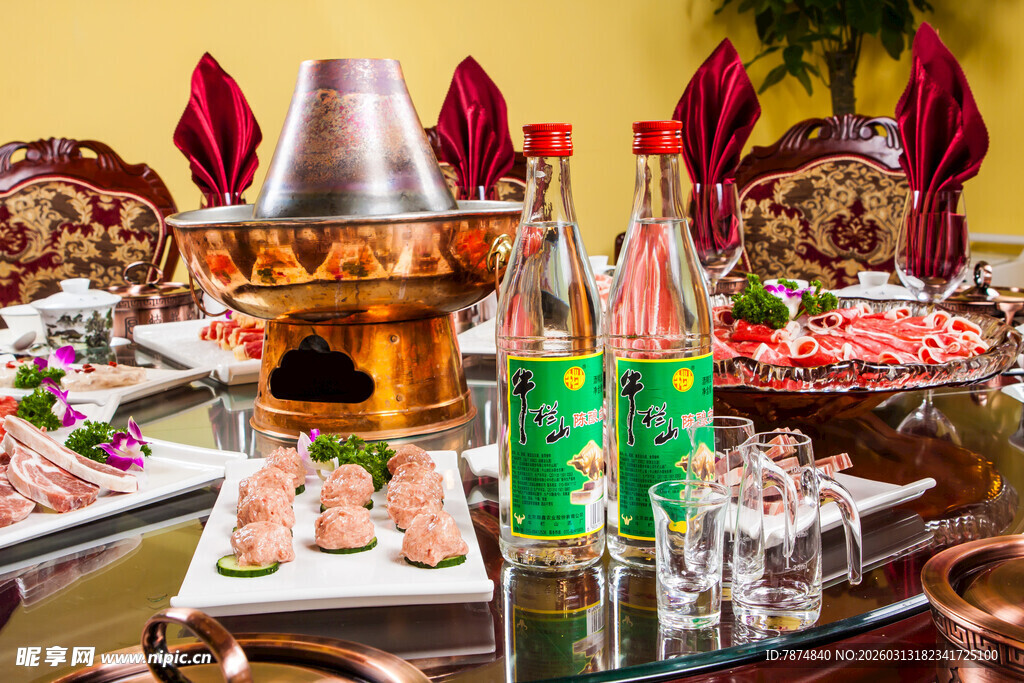 中式火锅宴 美食美酒相伴