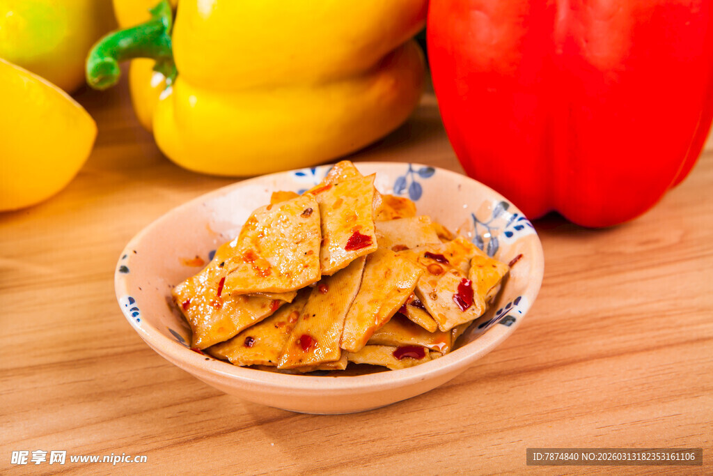 碗中美味豆干与多彩辣椒