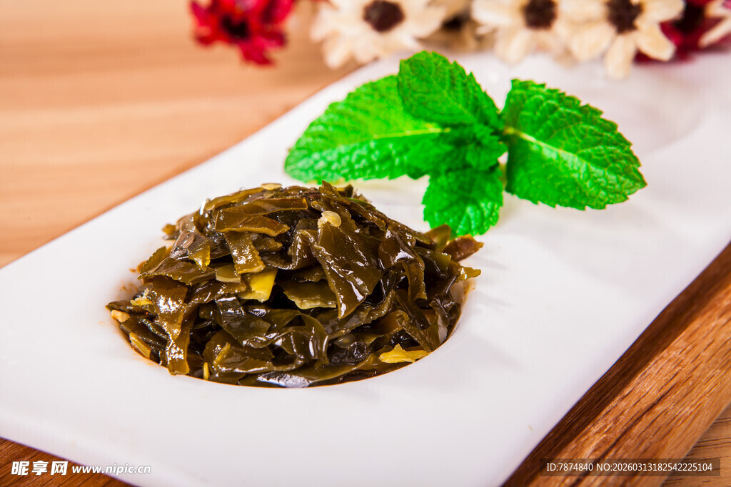 清新摆盘的美味海带小菜