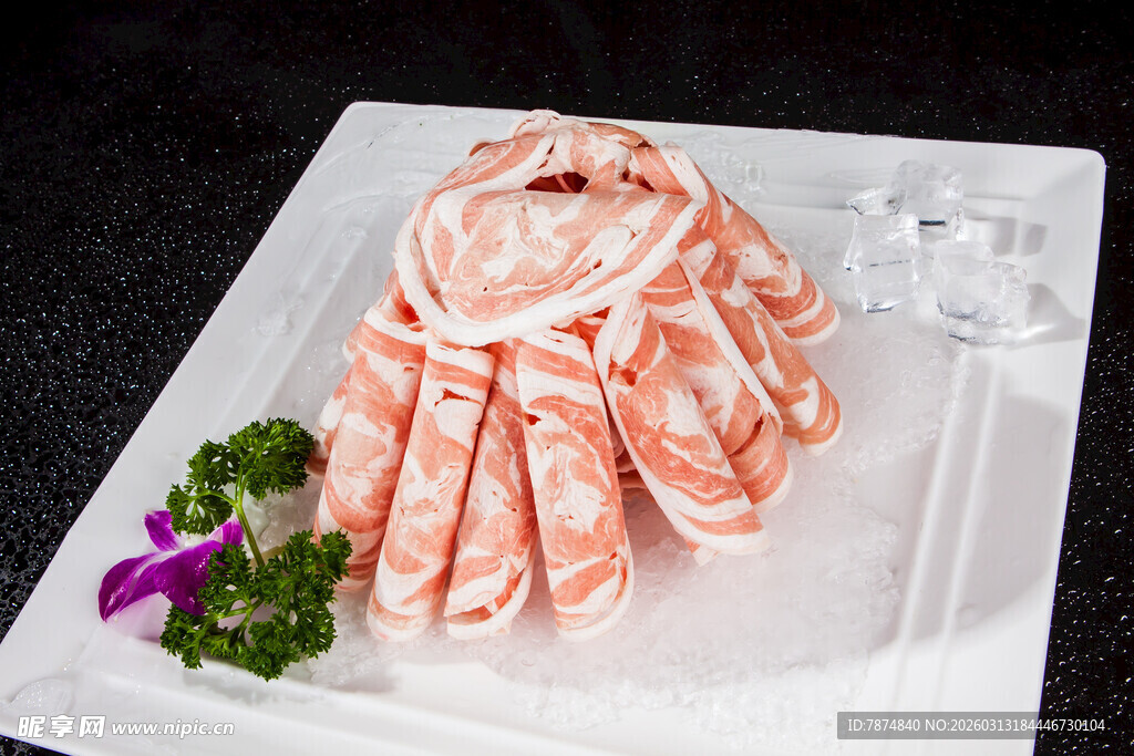 鲜切羊肉卷摆盘展示