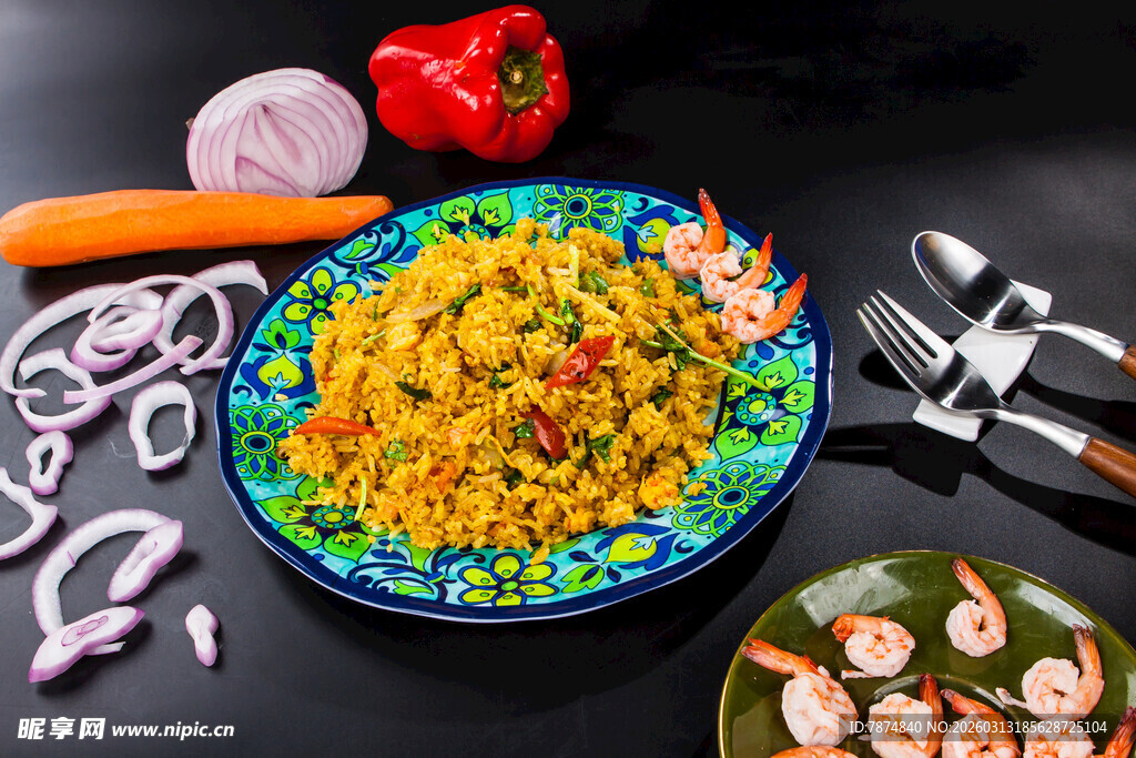 多彩美味炒饭配多样食材